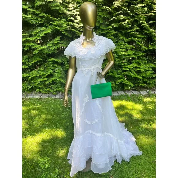 Vintage 1970’s Wedding Gown, size small - Picture 11 of 12